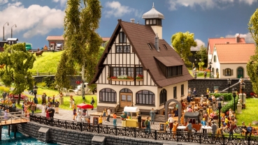 NOCH 63401 Wirtshaus mit Biergarten